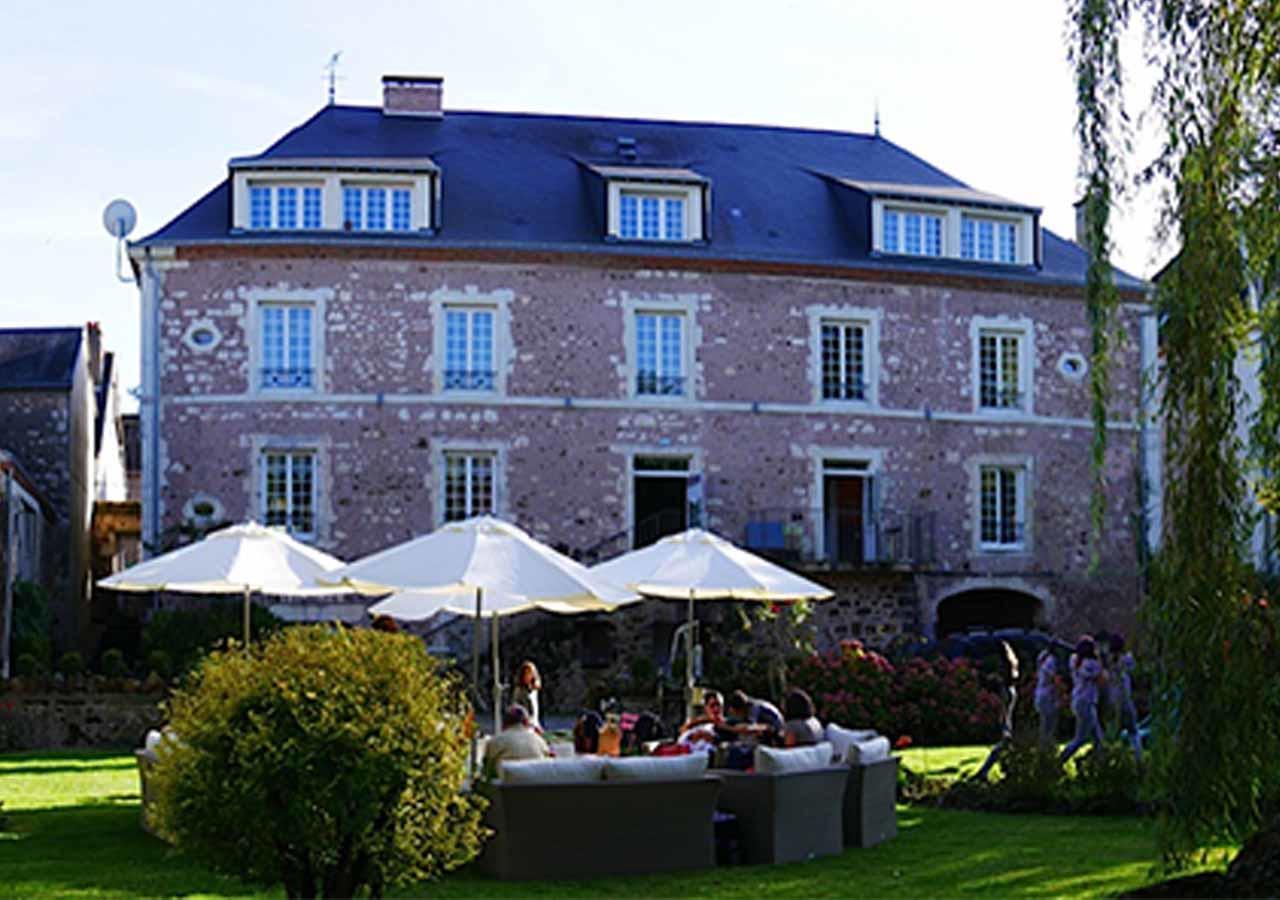 Logis - Auberge De L'Abbaye Thiron-Gardais Exteriér fotografie