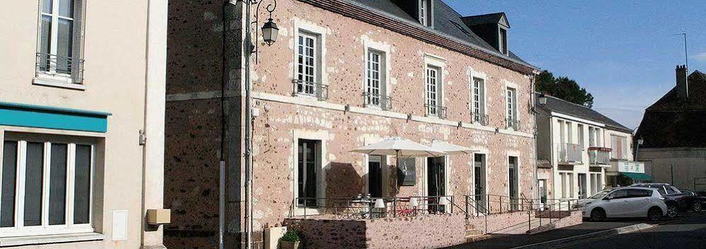 Logis - Auberge De L'Abbaye Thiron-Gardais Exteriér fotografie