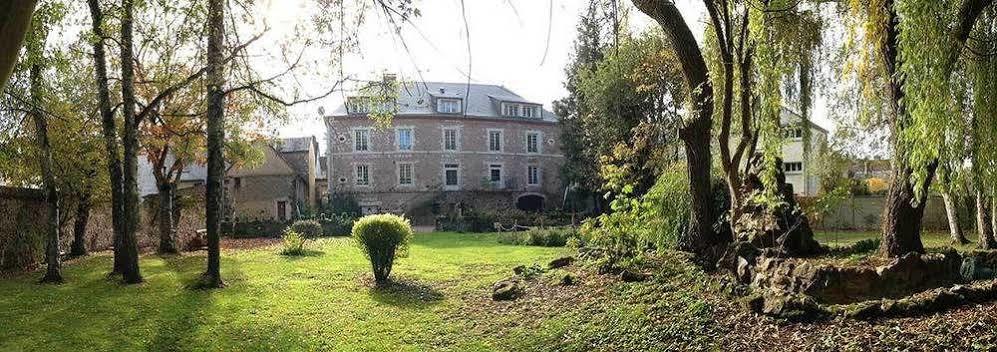 Logis - Auberge De L'Abbaye Thiron-Gardais Exteriér fotografie