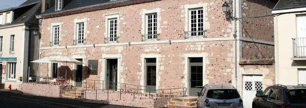 Logis - Auberge De L'Abbaye Thiron-Gardais Exteriér fotografie