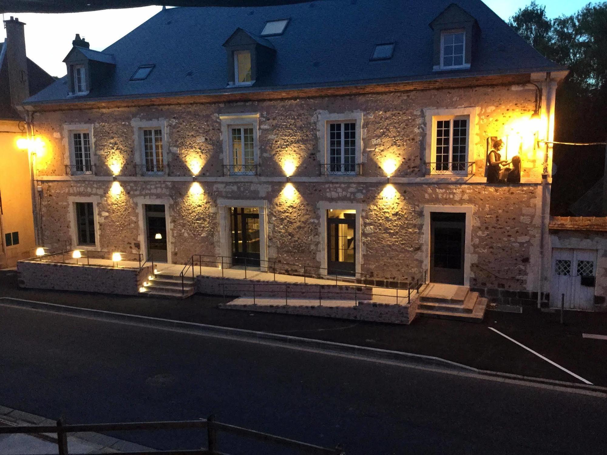 Logis - Auberge De L'Abbaye Thiron-Gardais Exteriér fotografie